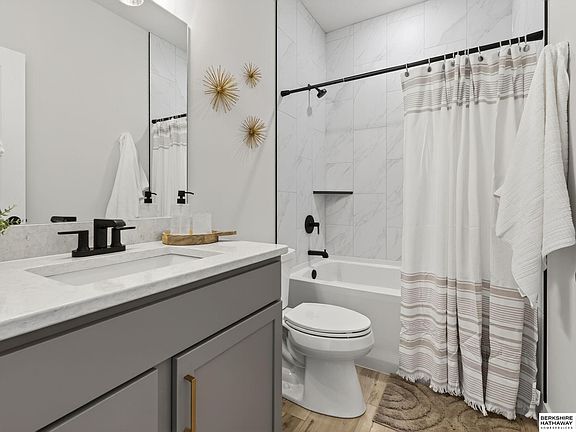 4th image of 6202 N 209th St