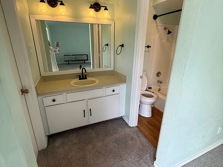3131 Wycliff Ave — Photo 3