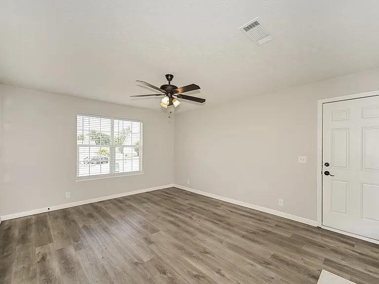 1225 Akins Ridge Dr — Photo 4