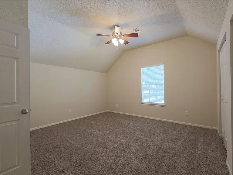 10015 Red Wolf Ln — Photo 15