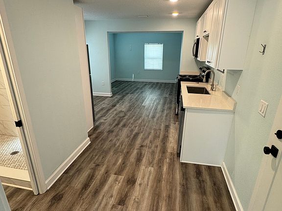 5th image of 307 Rush St Unit 3