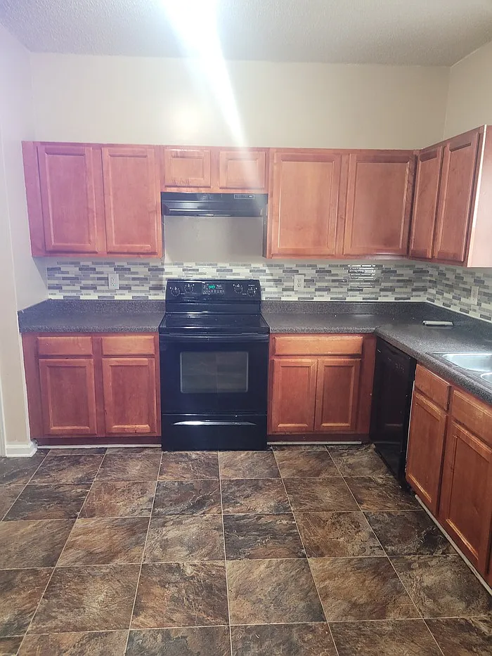 4 bed, 2.5 bath, 1450 sqft, $1,800 — Photo 4
