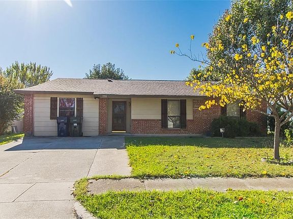 3rd image of 1106 White Oak Dr