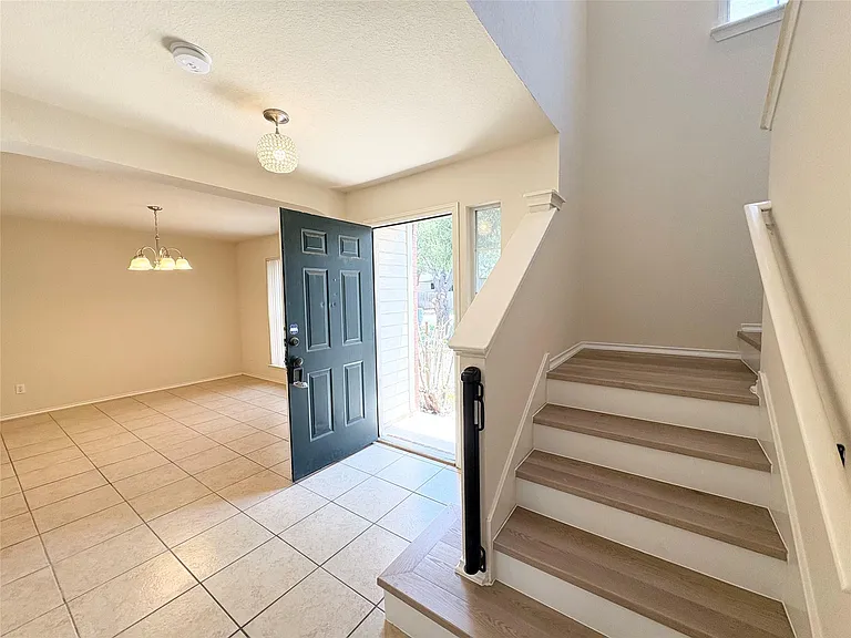 1101 Wood Creek Dr — Photo 4