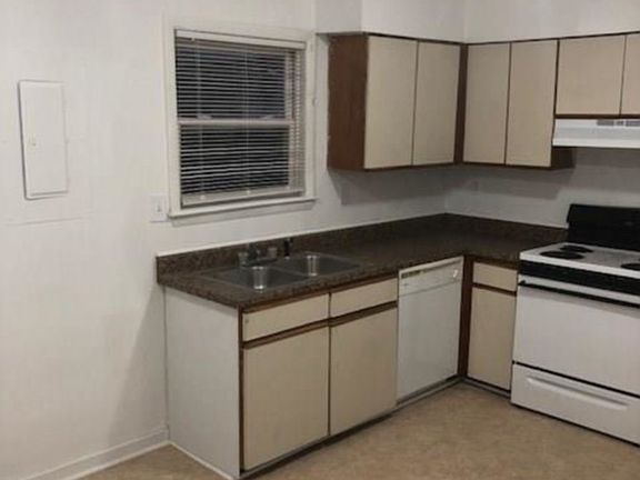 3rd image of 8411 Boush Creek Ave #A