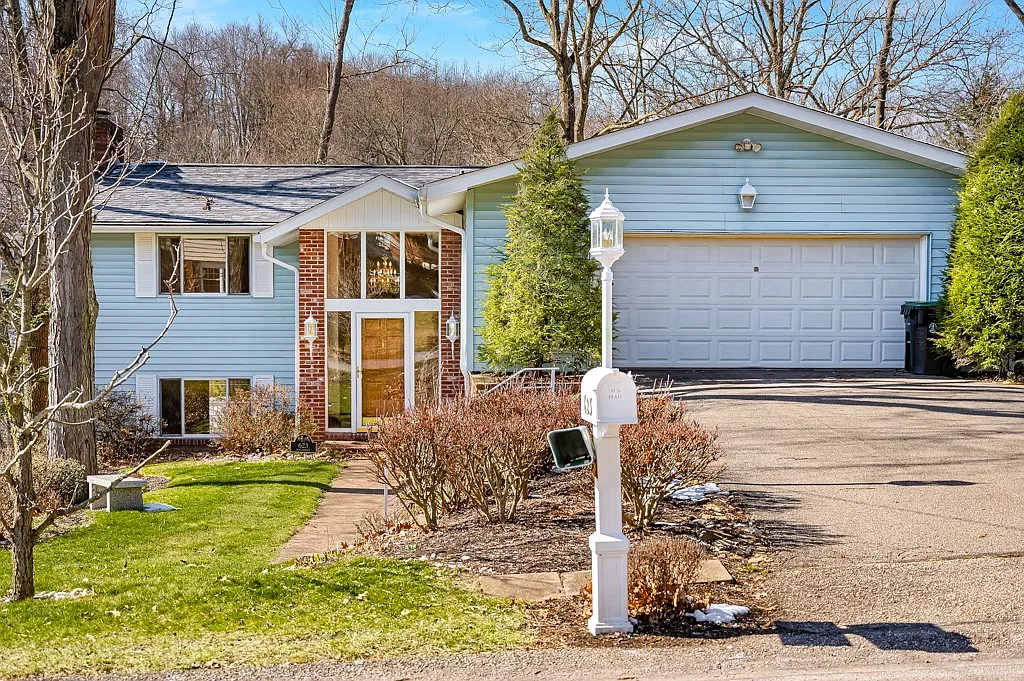 623 Olive St photo 1