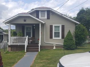 230 Thompson St, Staunton, VA 24401