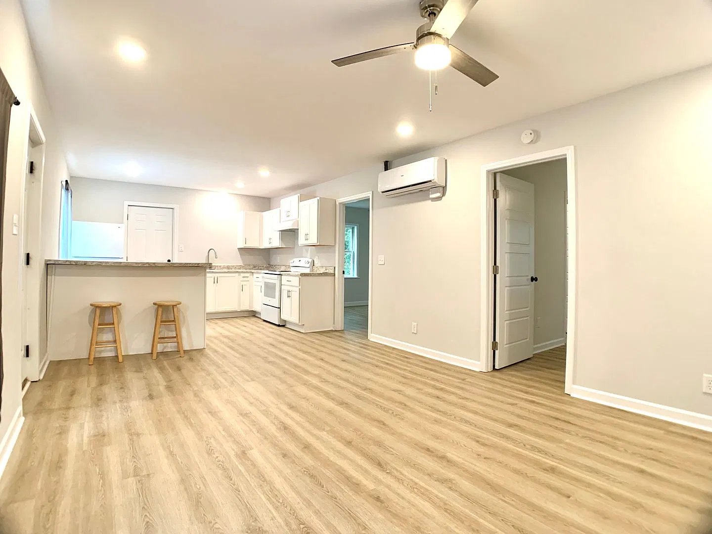 1624 Golf Club Ln — Photo 3
