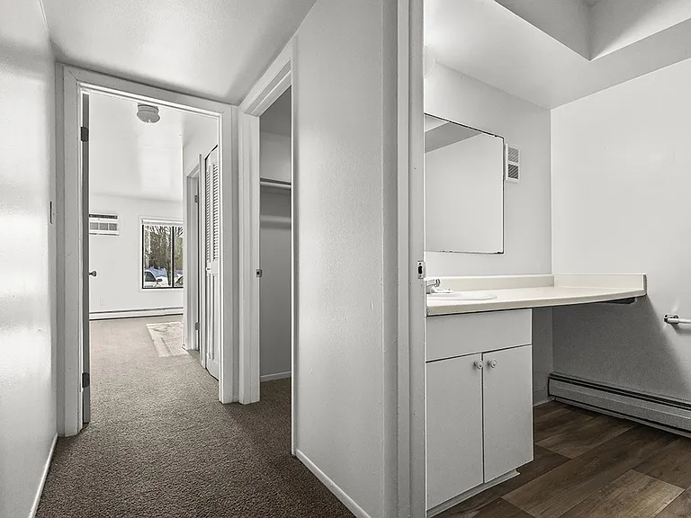 Wood Creek Apartments — Photo 33