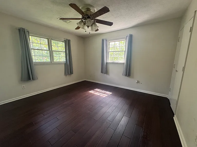 4423 Kings Point Dr — Photo 9