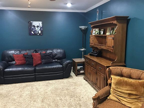 4th image of 8419 N Crestwood Pl