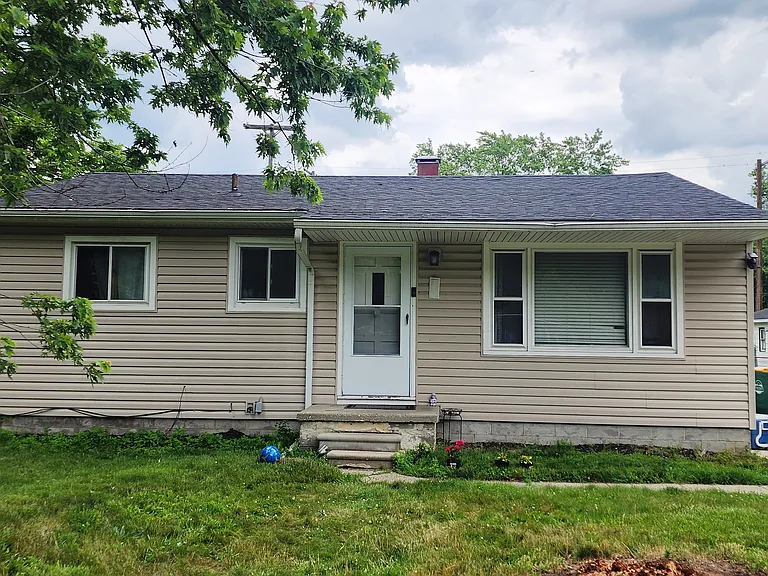 105 Kansas Ave — Photo 1