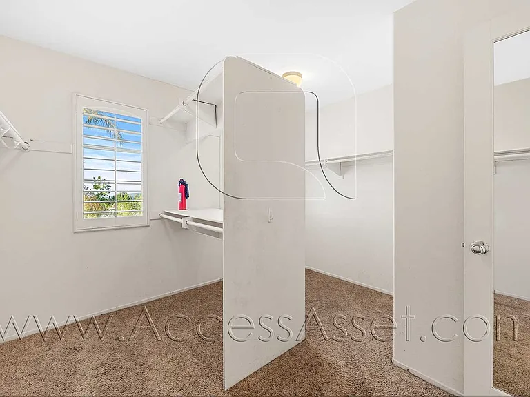 1358 Baldwin St — Photo 32