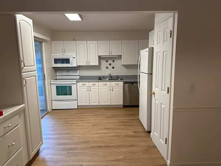8 Debbie Dr — Photo 8