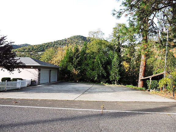 5th image of 790 Rogue River Hwy