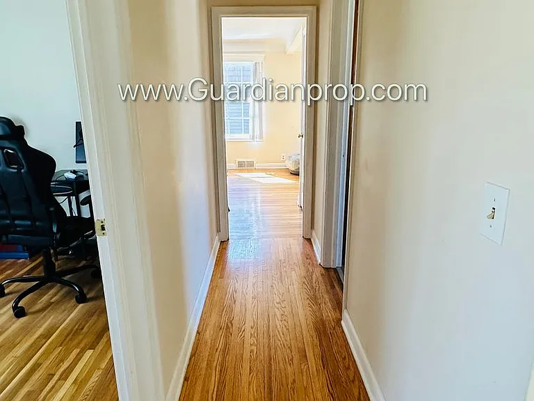 2748 Vernon Ave S — Photo 5