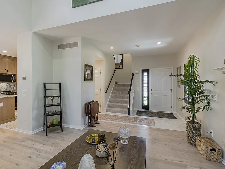 300 Stratford Ln #300 — Photo 29