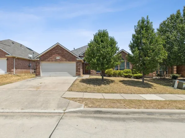 10108 Merrill Ln, Fort Worth, TX 76177