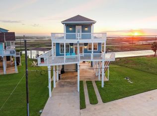 405 Pompano Dr, Freeport, TX 77541