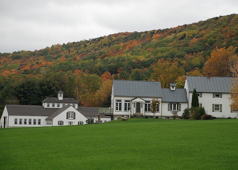 House & barn in autumn