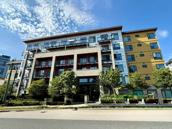 621 Regan Ave #312, Coquitlam, BC V3J 0K1