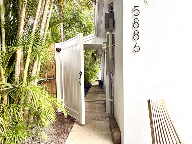 Private front entrance with sitting area