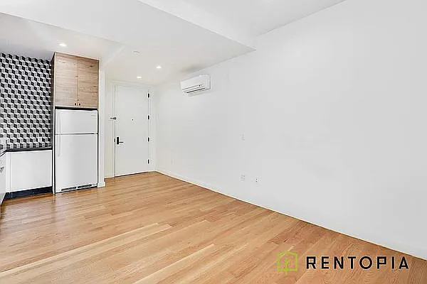 1875 Atlantic Ave #8G — Photo 2