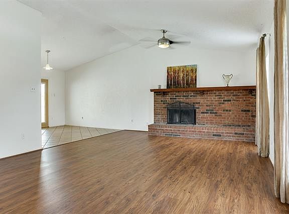 4th image of 2922 Geneva Dr