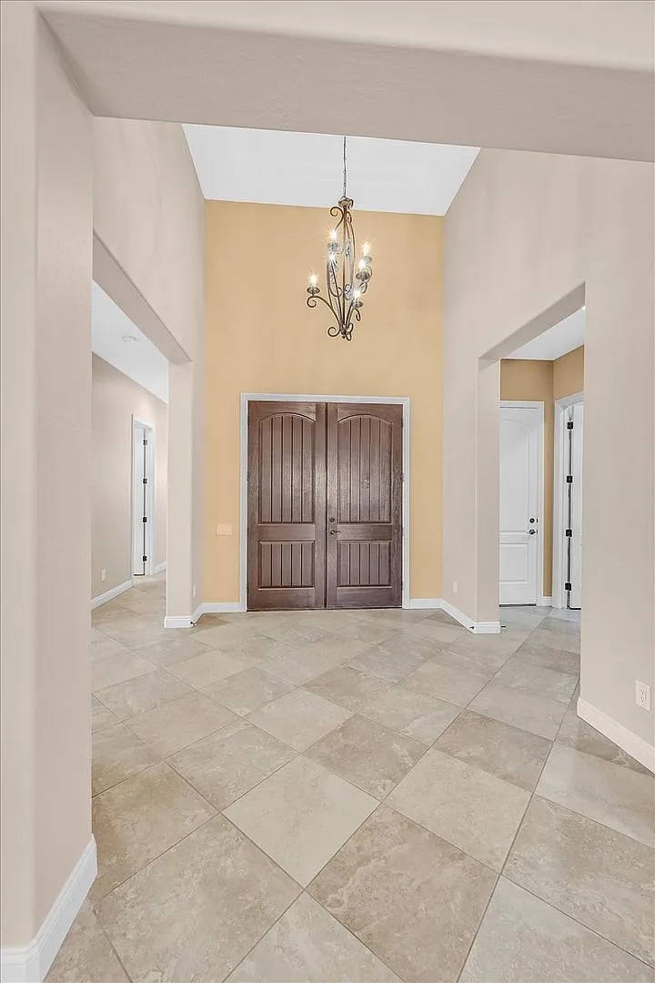 Stunning 1-story home in the prestigious Club at Madeira Canyon guard gated community! — Photo 3