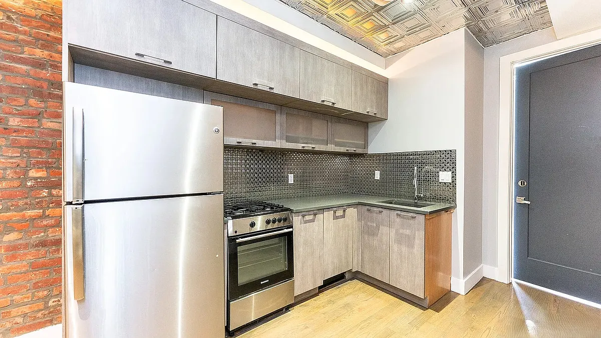 Building Photo - 181 Eldert St #3