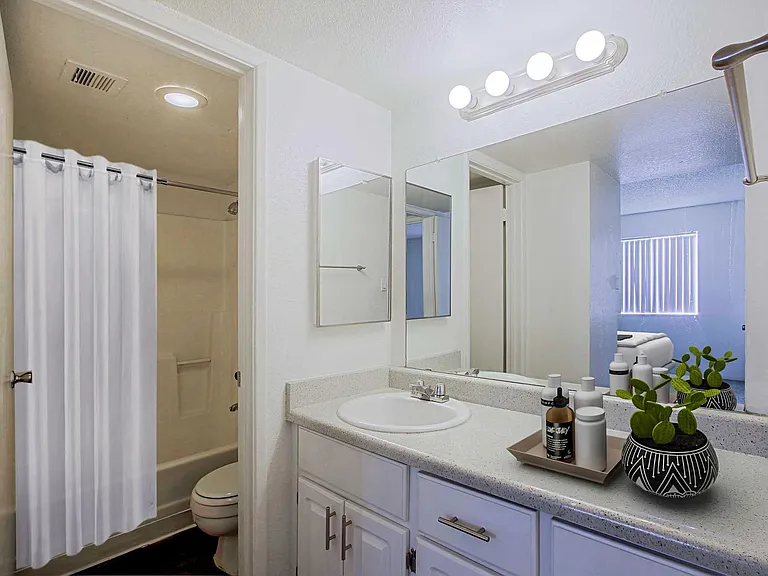 Tesoro Apartments — Photo 52
