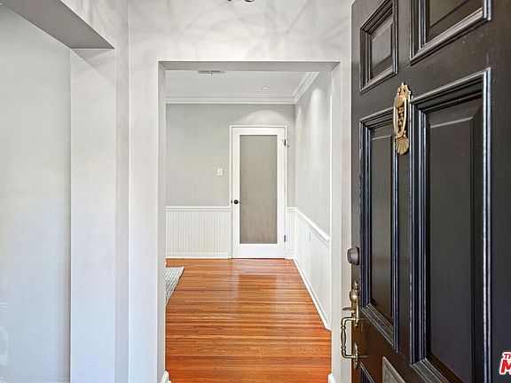 3rd image of 4218 Farmdale Ave
