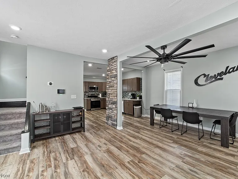 3251 Marvin Ave — Photo 2
