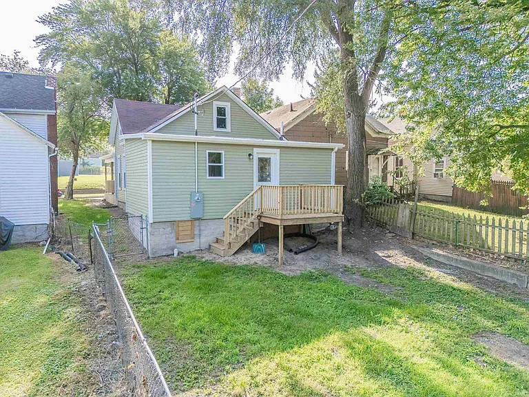 2120 Nelson St — Photo 15
