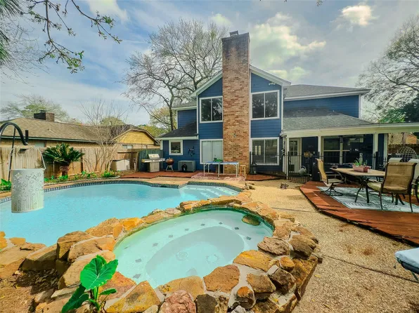 11918 Stillwater Dr, Houston, TX 77070