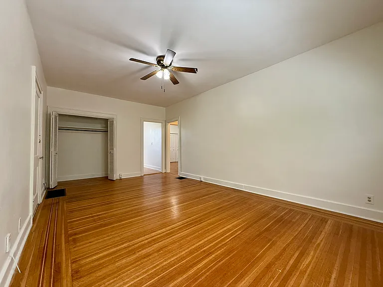 1825 Roanoke Ave #4 — Photo 2