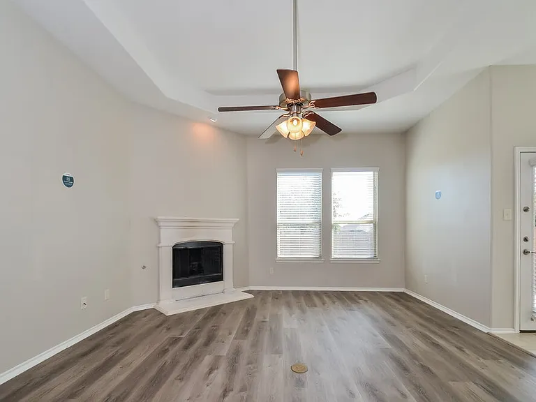 1805 Lake Pine Dr — Photo 4
