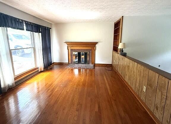 3rd image of 607 Heatherton Dr