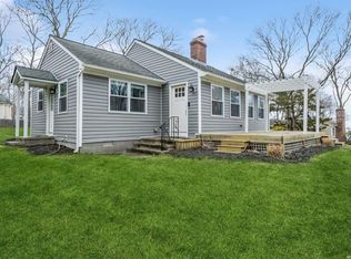 3 Squires Pond Rd, Hampton Bays, NY 11946