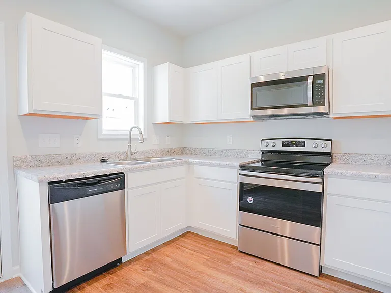 46 Zion Pl — Photo 2