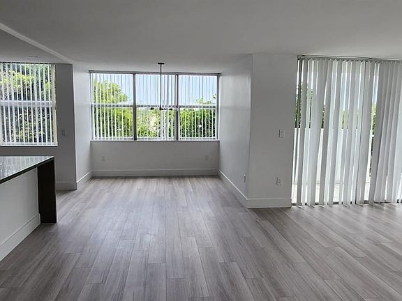 4th image of 1300 NE Miami Gardens Dr APT 507E