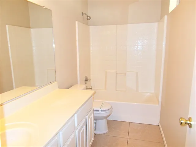 3324 N 83rd Dr — Photo 6