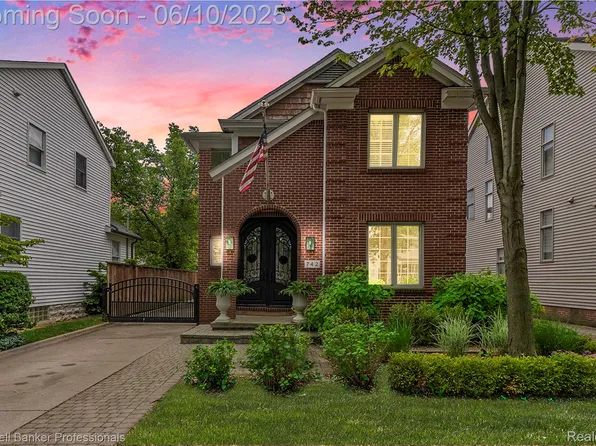 742 Emmons Ave, Birmingham, MI 48009