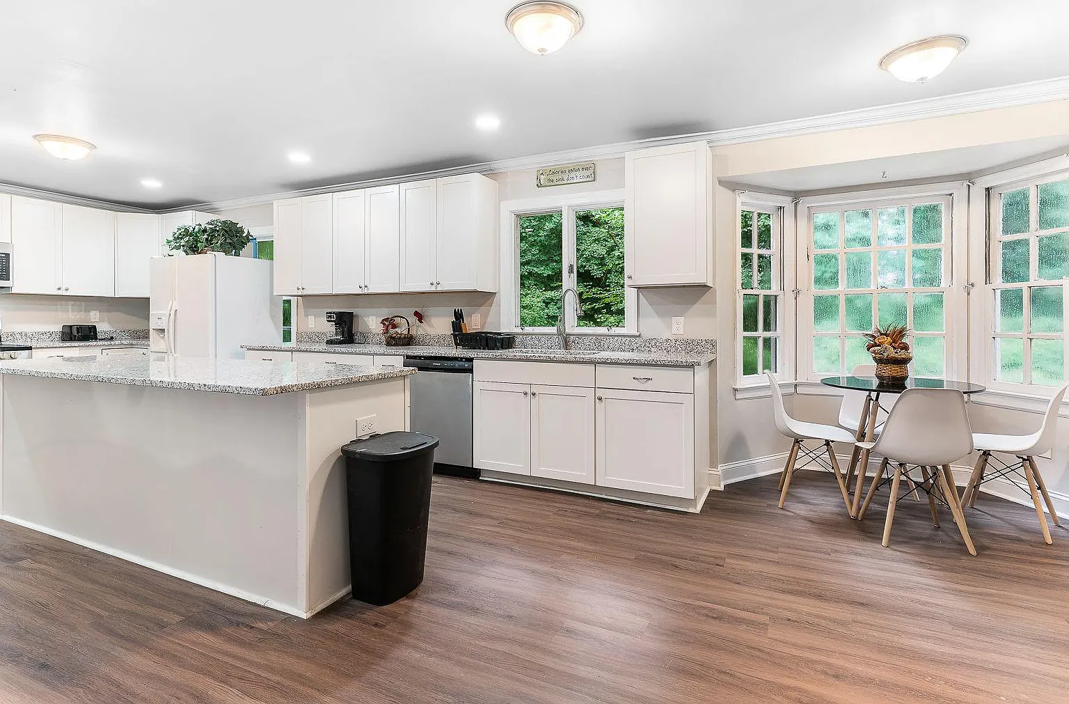 4 bed, 5.5 bath, 4000 sqft, $754 — Photo 3