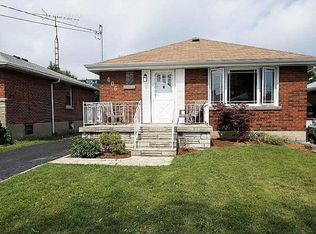 406 E 43rd St, Hamilton, ON L8T 3E3