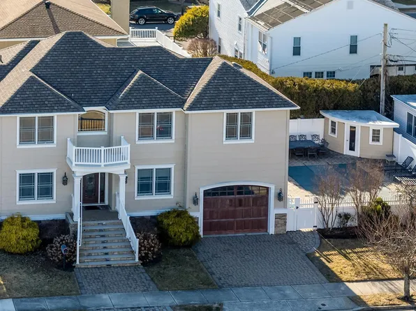 300 N Delavan Ave, Margate, NJ 08402