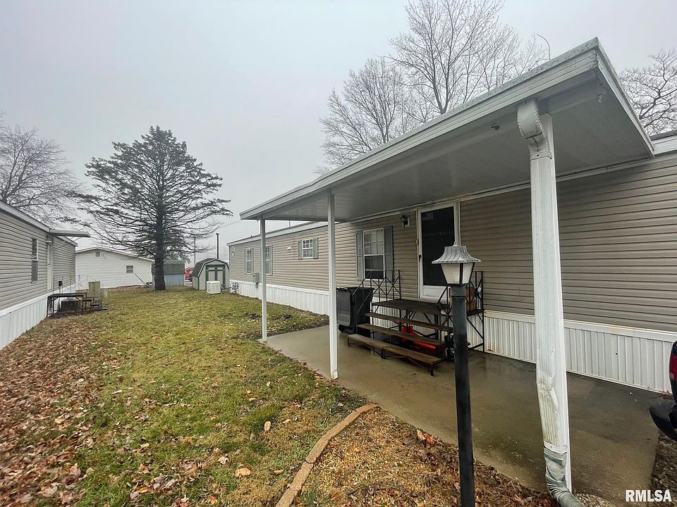 63 Hillcrest Ct, Taylorville, IL 62568 | Zillow