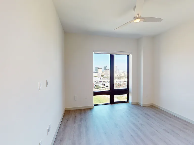 101 N Meridian — Photo 122