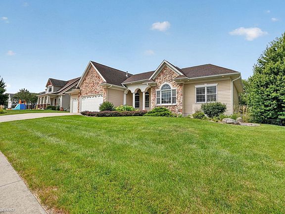 2nd image of 1216 Lake Ridge Dr