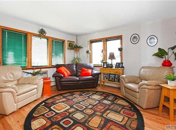 4th image of 163 Waverly Ave